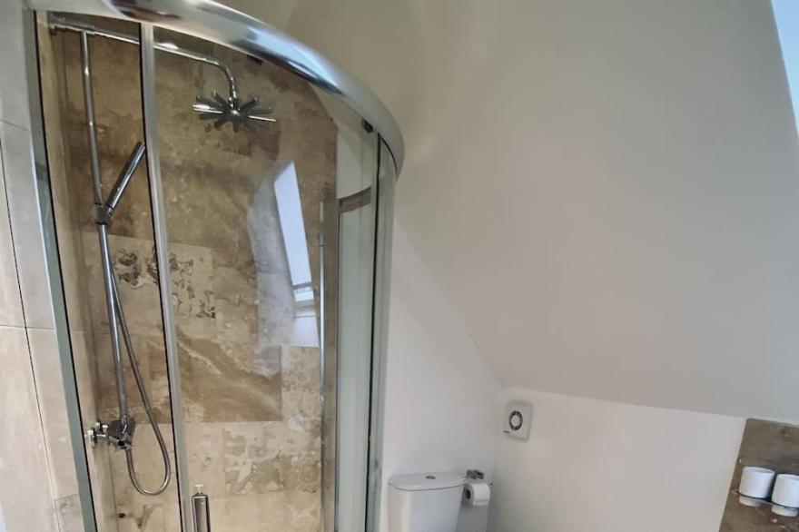 Stunning One Bedroom Appartment Royal Ascot, Near Ascot Station