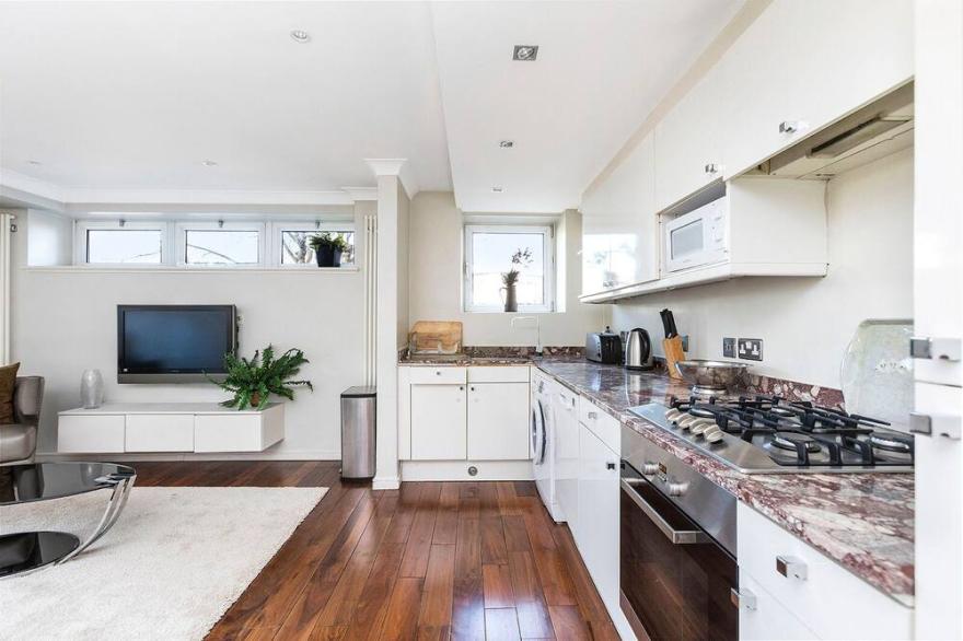Charming 2 Bedroom Apartment 2 Bathroom