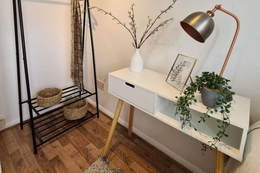 Clean, comfortable & Stylish 3 bed house near Tube