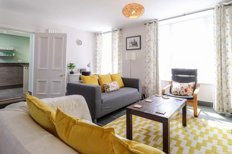 MORAWEL, family friendly, with open fire in Newport, Pembrokeshire