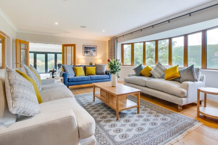 Sundance - Seven Bedroom House, Sleeps 14