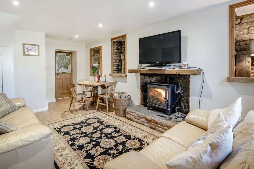KIDSTY COTTAGE, pet friendly, character holiday cottage in Shap