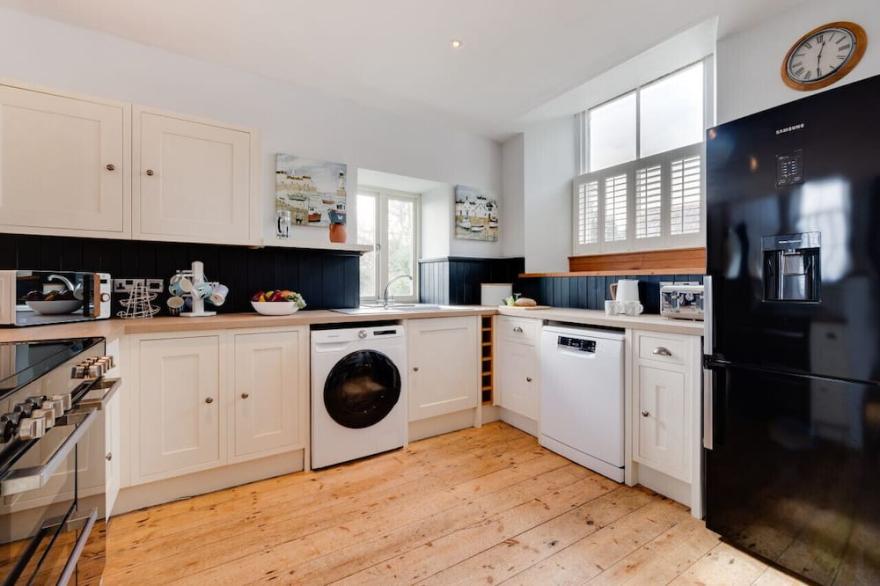 The Old Chapel - Three Bedroom House, Sleeps 6