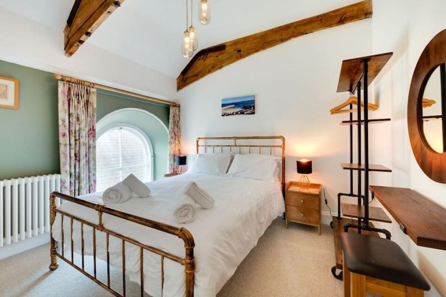 The Old Chapel - Three Bedroom House, Sleeps 6