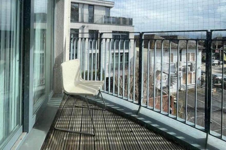 Chertsey - Beautiful 2 Bedroom Apartment 44