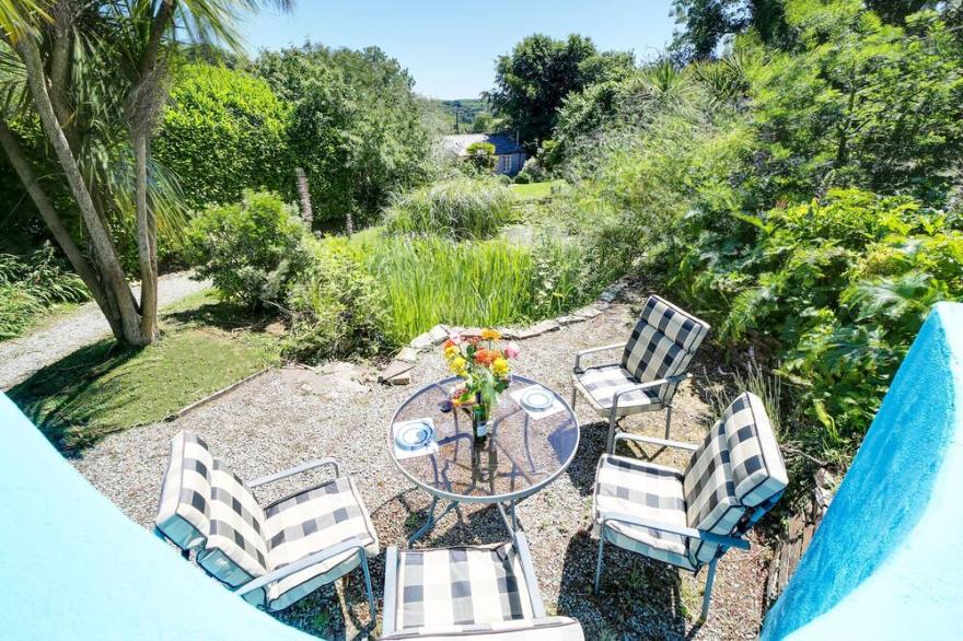 Stunning barn in an idyllic hamlet, sleeps 6 + dogs