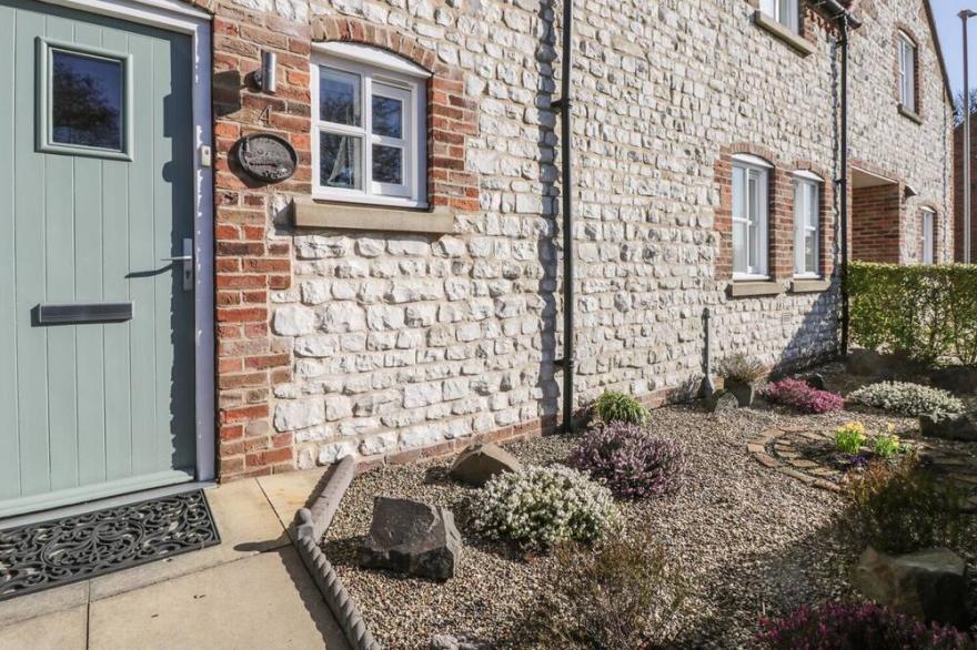 PEBBLE COTTAGE DUNNSCROFT, pet friendly in Flamborough