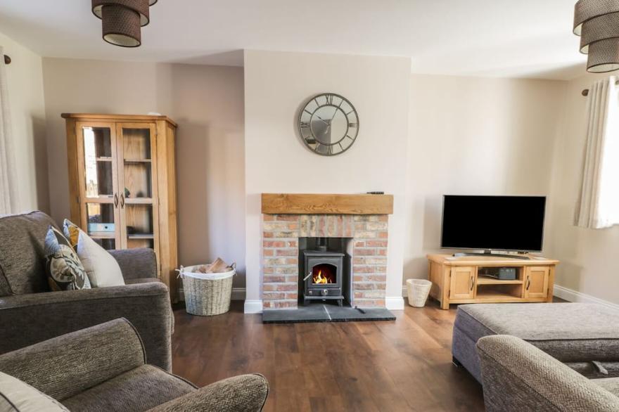 PEBBLE COTTAGE DUNNSCROFT, pet friendly in Flamborough