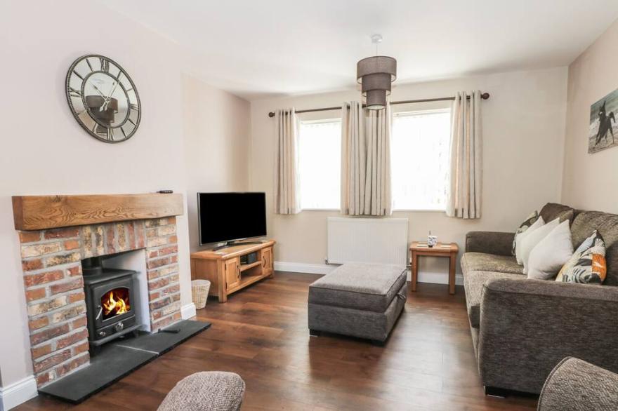PEBBLE COTTAGE DUNNSCROFT, pet friendly in Flamborough