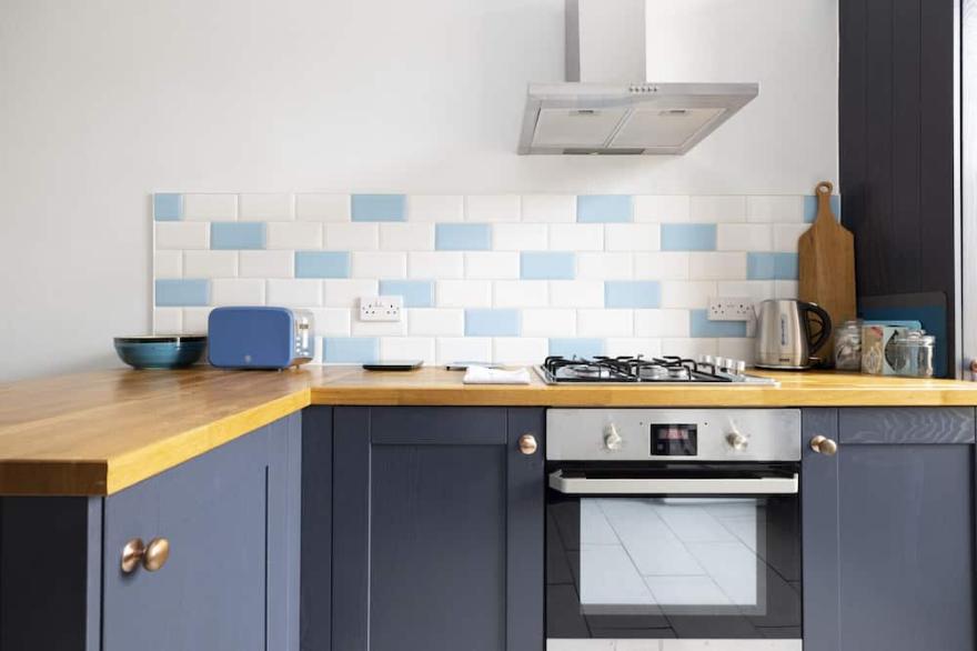 ALTIDO Glamorous 2-bed flat near Edinburgh Castle
