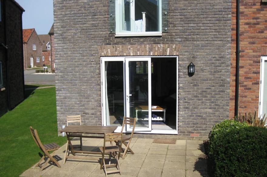 Joe's beach house -  a cottage that sleeps 4 guests  in 2 bedrooms