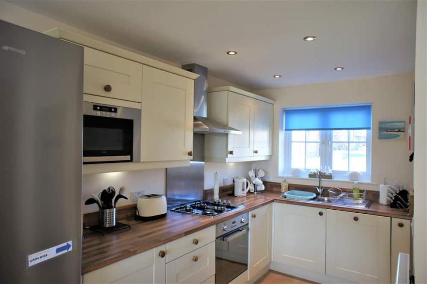 Joe's beach house -  a cottage that sleeps 4 guests  in 2 bedrooms