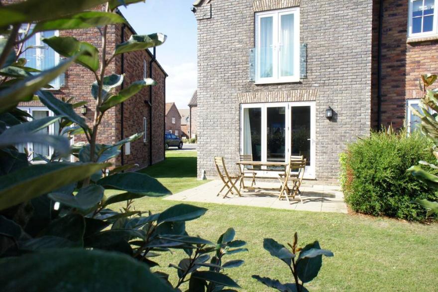 Joe's beach house -  a cottage that sleeps 4 guests  in 2 bedrooms