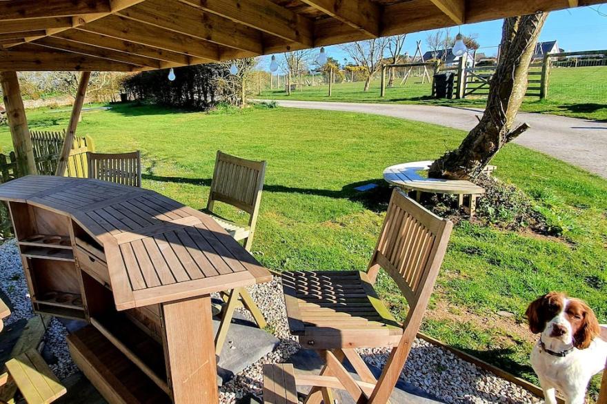 HELFORD, pet friendly, luxury holiday cottage in Constantine
