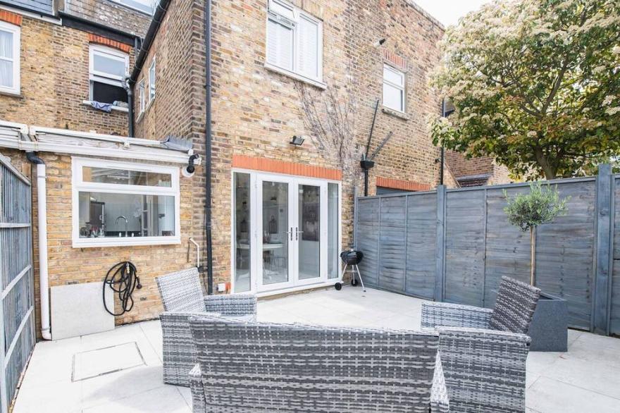 Pass the Keys | Stylish Spacious Garden Flat in Fulham 3 Min Walk to River Thames