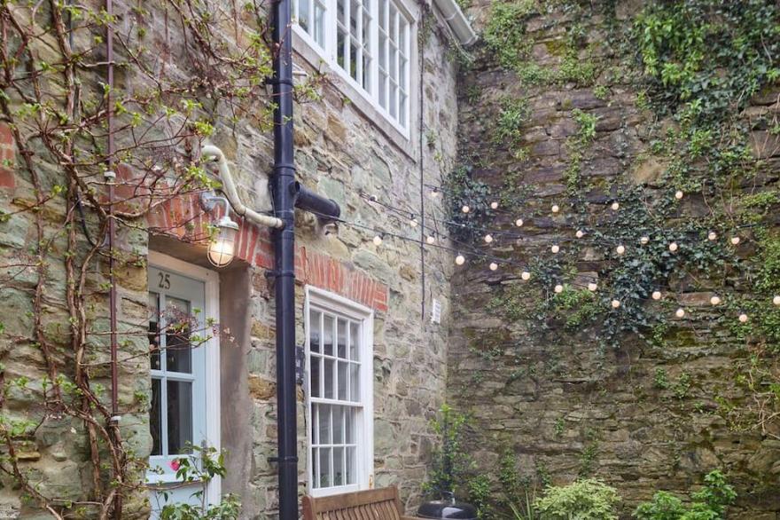NEW: 2 BR Fishermans cottage (Sleeps 4) in artisan quarter