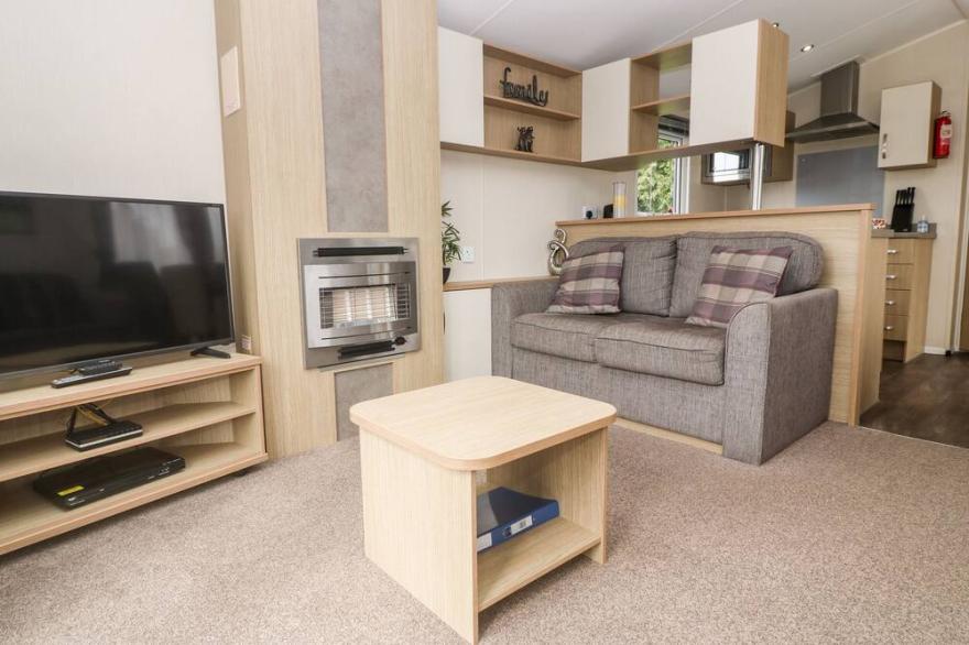 BROCKENHURST, pet friendly, country holiday cottage in St Day