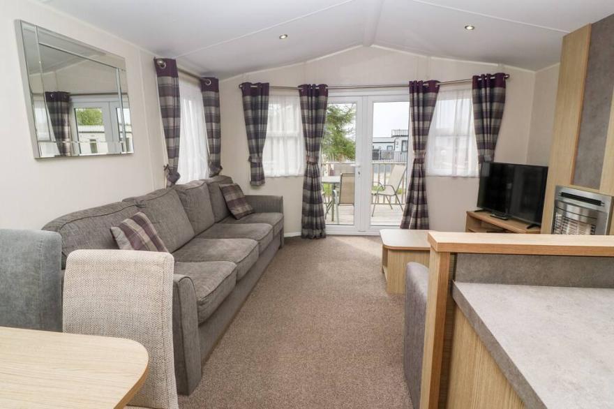 BROCKENHURST, pet friendly, country holiday cottage in St Day