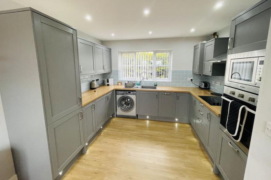 Well equipped modern country cottage in great location