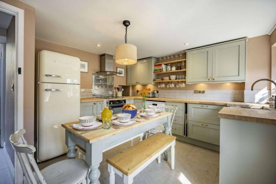 Beautifully presented dog friendly holiday cottage in the Cotswolds - Peppercorn Cottage
