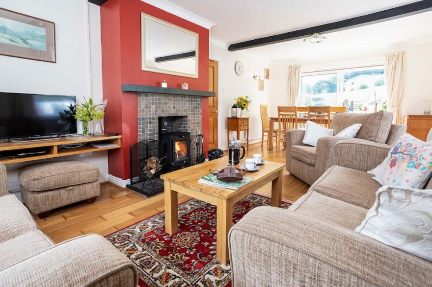 The Duck House, 3 bedrooms, 2 bathrooms, free parking, log burner, garden
