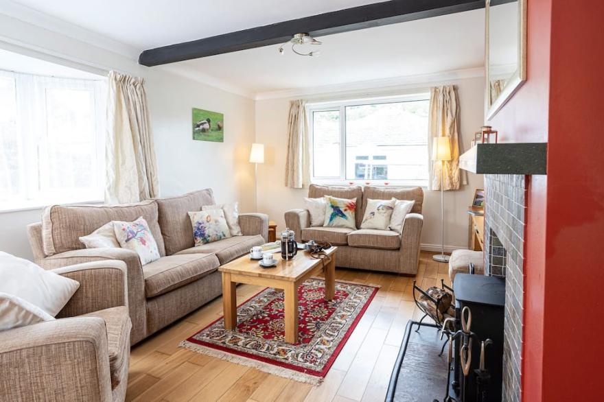 The Duck House, 3 bedrooms, 2 bathrooms, free parking, log burner, garden