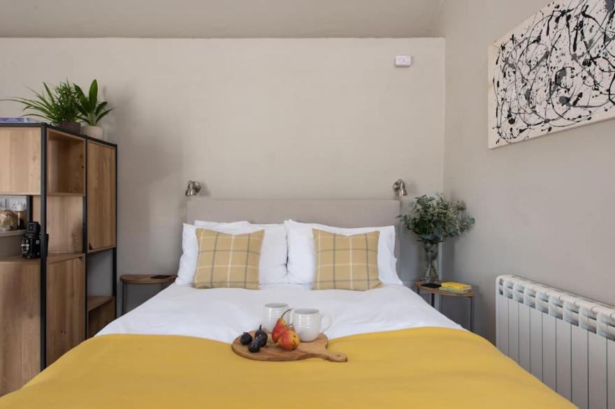 The Rest House -  a cottage that sleeps 2 guests  in 1 bedroom