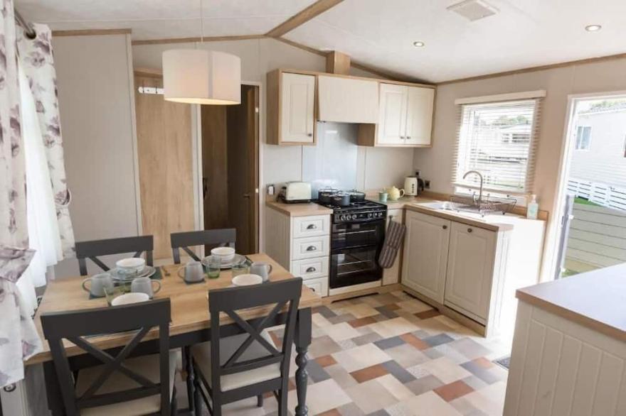 Rosedale deluxe lake view caravan