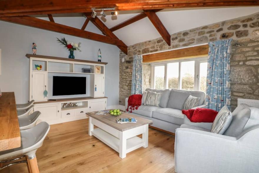 ARGAL, pet friendly, character holiday cottage in Constantine
