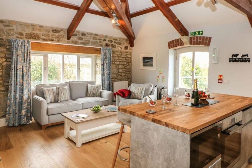 ARGAL, pet friendly, character holiday cottage in Constantine