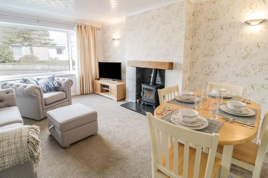 RHOS COTTAGE, family friendly, country holiday cottage in Benllech
