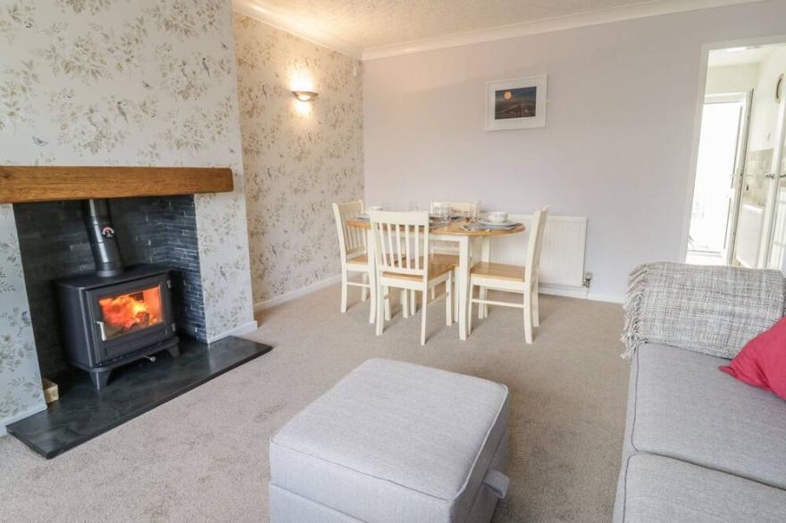 RHOS COTTAGE, family friendly, country holiday cottage in Benllech