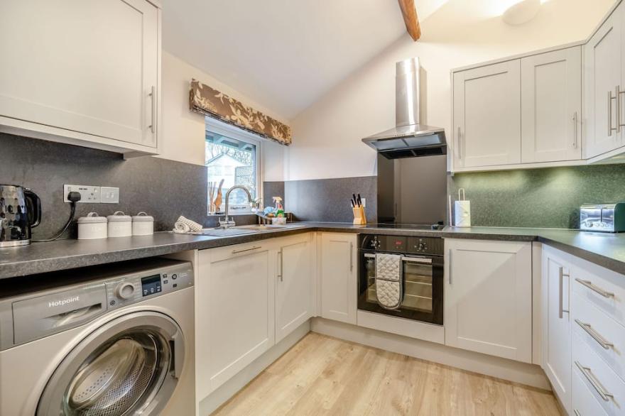 ACORN, with hot tub in Bowness-On-Windermere