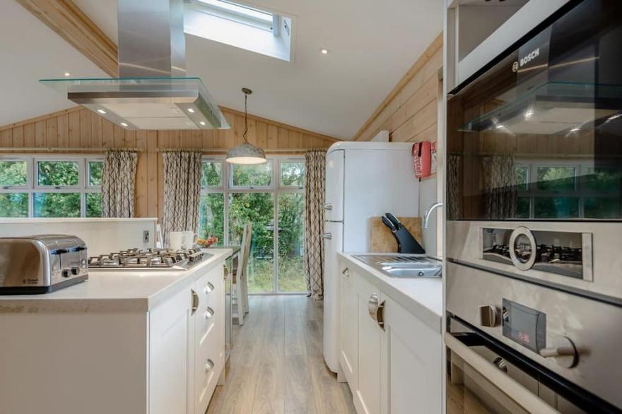 2 bedroom accommodation in Wootton Bridge, Nr Cowes