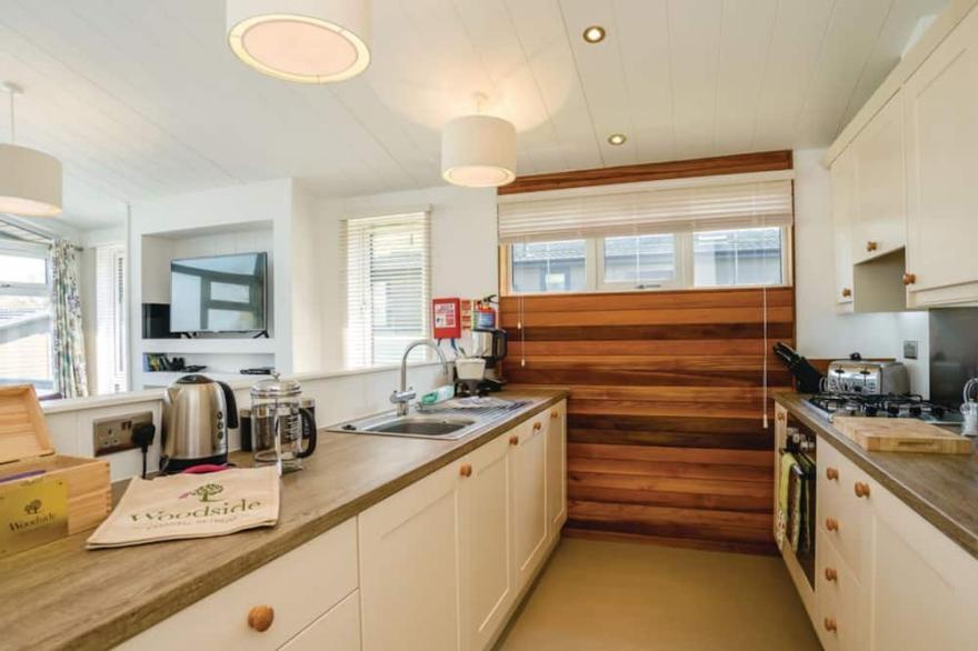 3 bedroom accommodation in Wootton, Nr Cowes