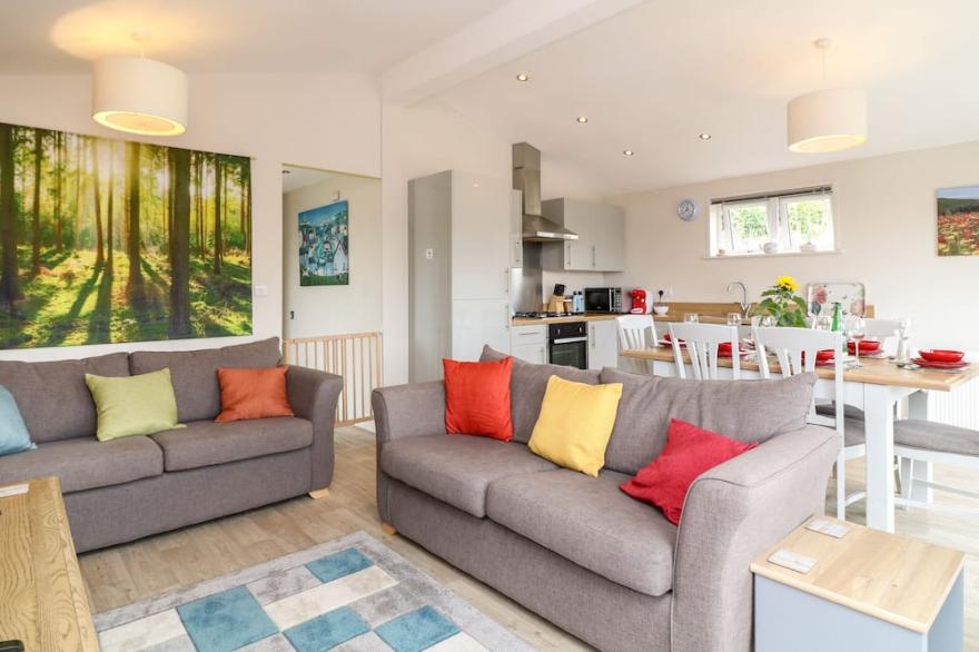 OYSTER LODGE, pet friendly, with a garden in Newton Ferrers