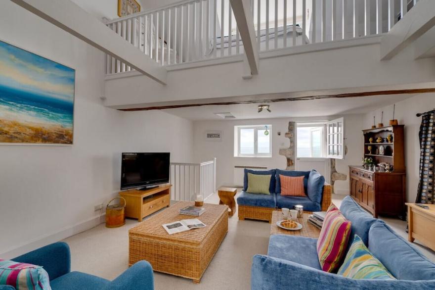 The Old Cowshed - Three Bedroom House, Sleeps 6