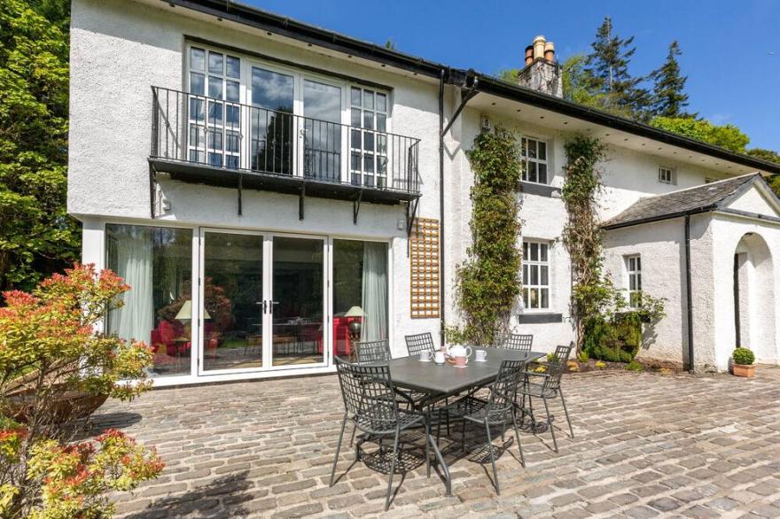 Family Friendly Refurbished Detached Country Cottage set in Castle Grounds