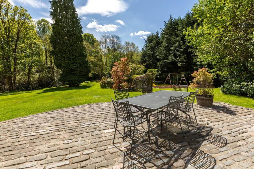 Family Friendly Refurbished Detached Country Cottage set in Castle Grounds