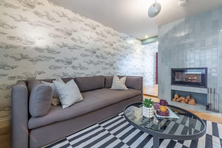 This beautiful, luxurious property showcases exceptional attention to detail.