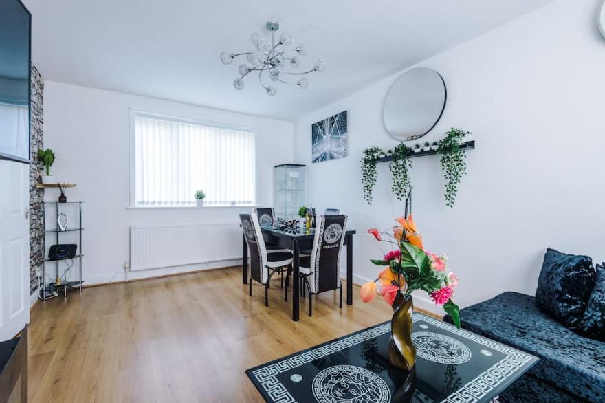 Spacious & luxurious 3-Bed House in Manchester