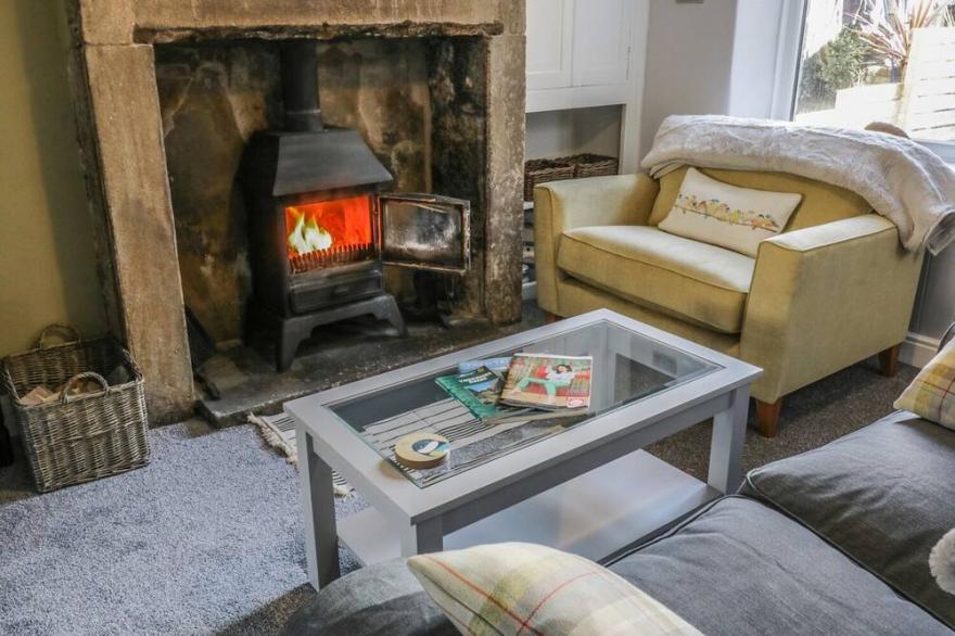 THE SNUG, pet friendly, with open fire in Cononley