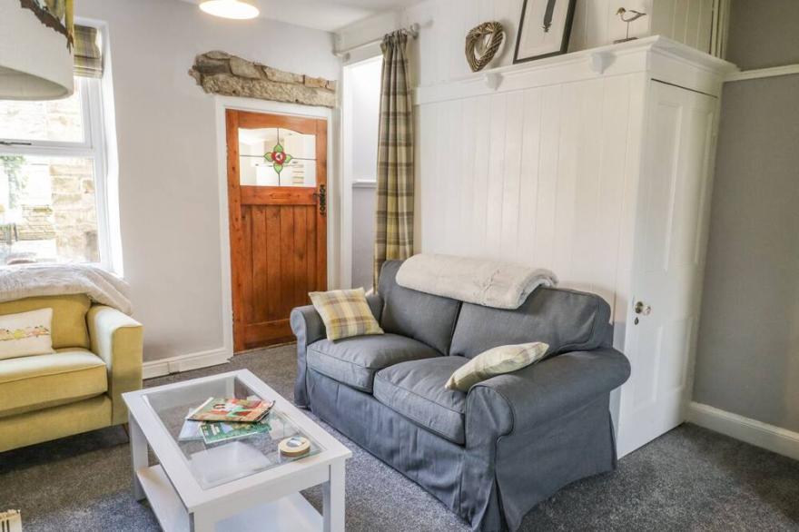 THE SNUG, pet friendly, with open fire in Cononley