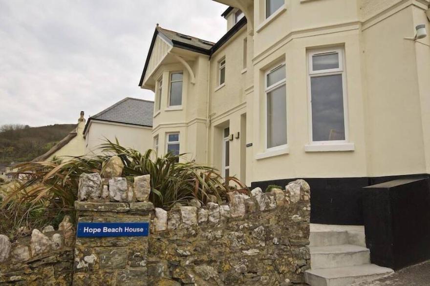 COVE VIEW, pet friendly, with a garden in Hope Cove