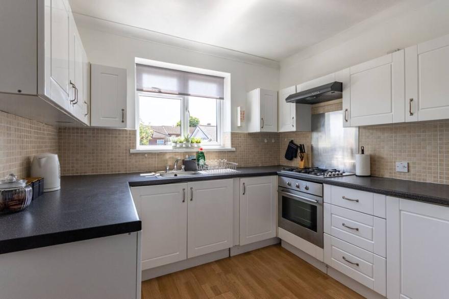 Central 2BR Gem: Southampton Stay