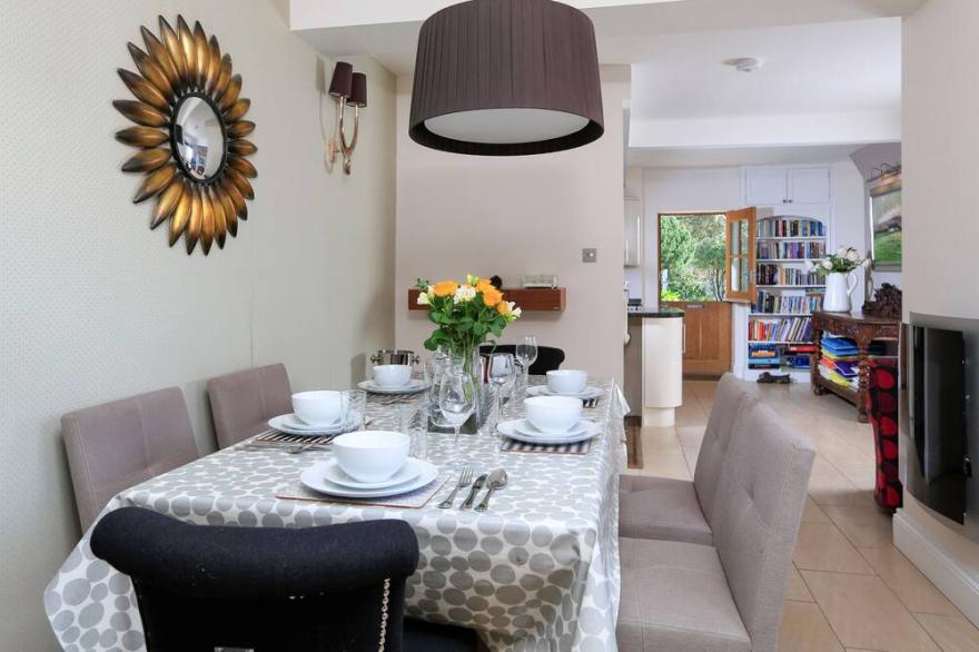 ST ELMO LODGE, pet friendly, with a garden in Salcombe