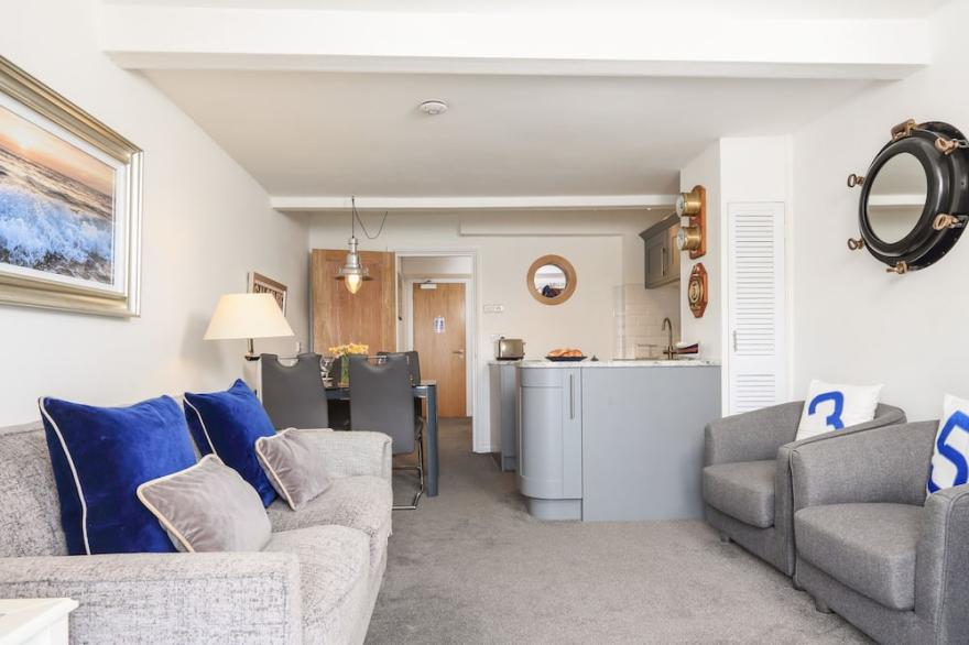 35 THE SALCOMBE, country holiday cottage, with pool in Salcombe