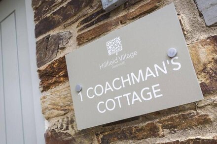 1 COACHMAN'S COTTAGE, HILLFIELD VILLAGE, family friendly in Dartmouth
