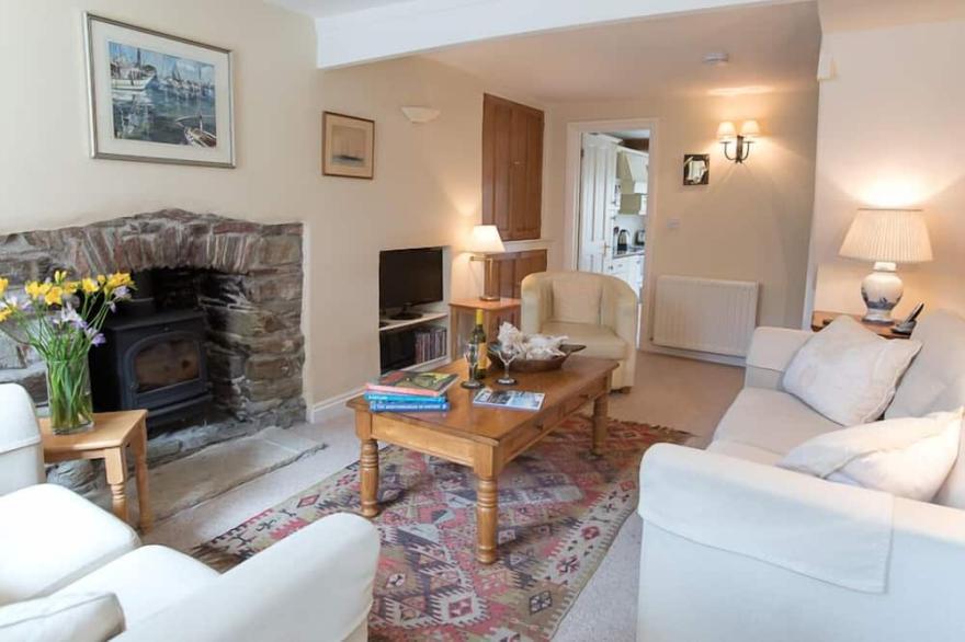 JOT COTTAGE, family friendly, with open fire in Salcombe