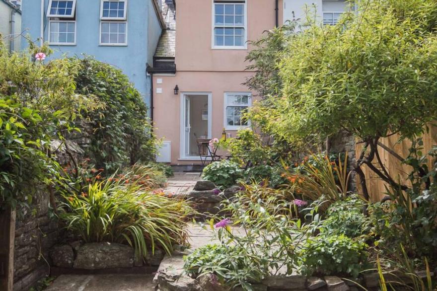 JOT COTTAGE, family friendly, with open fire in Salcombe